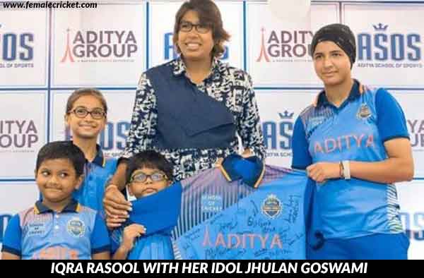 Iqra Rasool with Jhulan Goswami