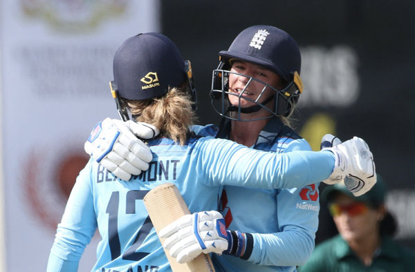 Danielle Wyatt and Tammy Beaumont