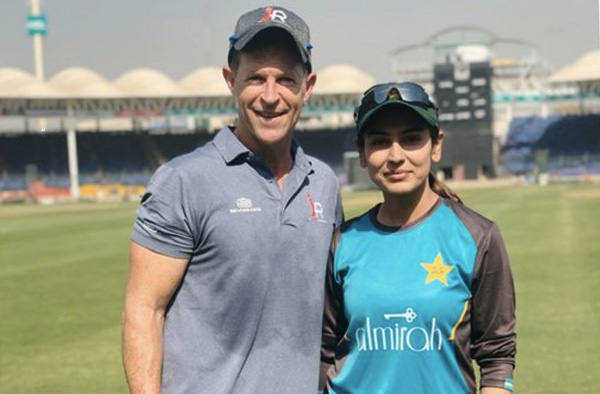 Kainat Imtiaz with Jonty Rhodes