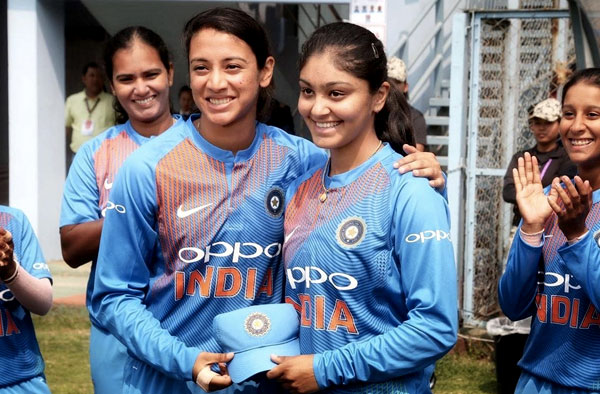 Harleen Deol posing with her India debut Cap with Smriti Mandhana