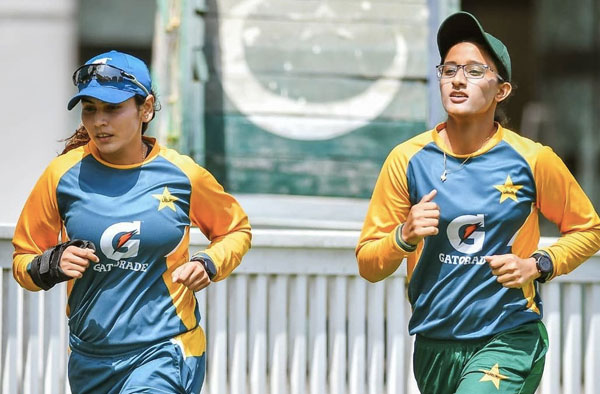 Pakistan's Kainat Imtiaz and Muneeba Ali at the training