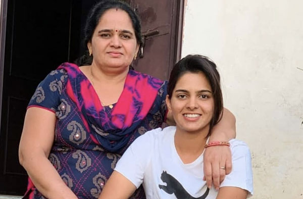 Priya Punia with her mother