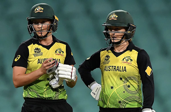 Australia's Rachael Haynes (R) and Meg Lanning. (Photo by Saeed KHAN / AFP)