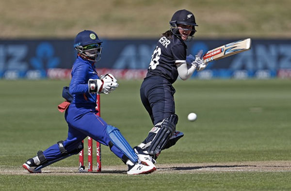 Amelia Kerr's Century powers New Zealand to 3-Wicket Win over India