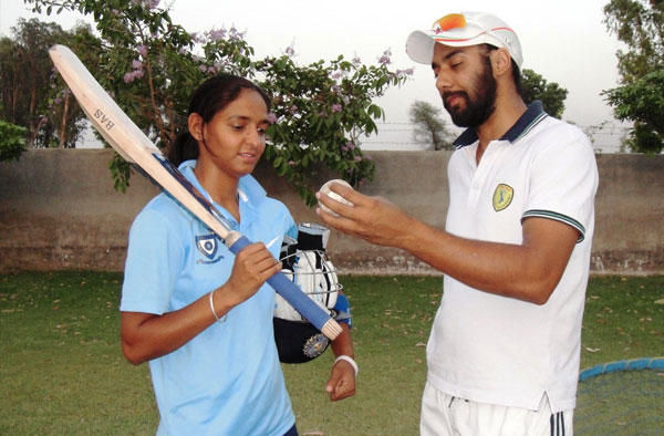 Yadwinder Singh Sodhi with Indian cricketer Harmanpreet Kaur Supplied