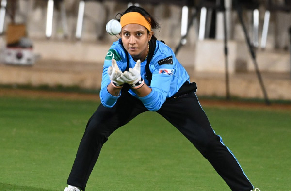 Taniya Bhatia in action for Delhi Capitals. PC: Twitter