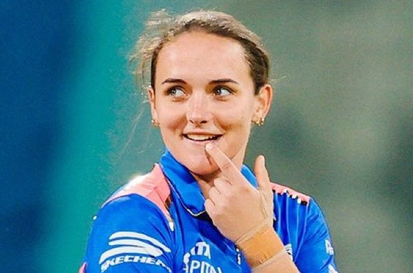 Amelia Kerr records her career-best bowling figures for Mumbai Indians in the WPL