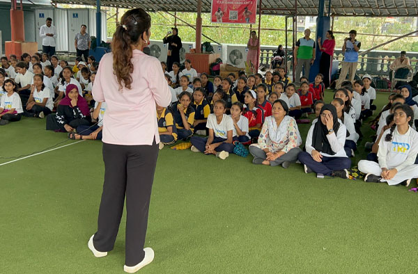 Dr. Smriti Jhunjhunwala, our Medical Partner, addressed the female participants on the importance of sanitary pads and sanitation.