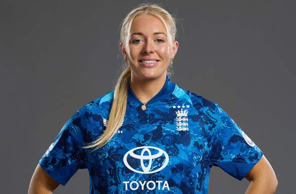 England Spinner Sarah Glenn Joins Yorkshire on Two-Year Deal Ahead of Historic Tier 1 Season